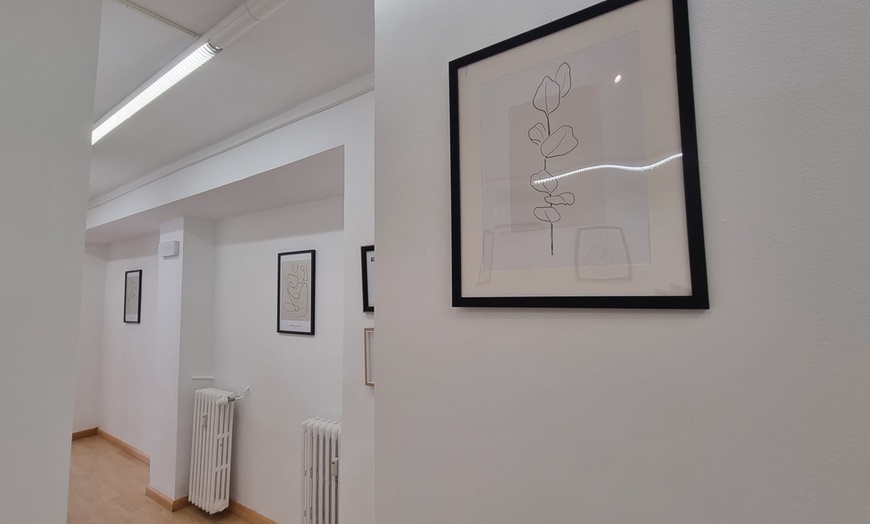 Image 5: Tratamiento reafirmante inyectado en tercio superior facial para 1