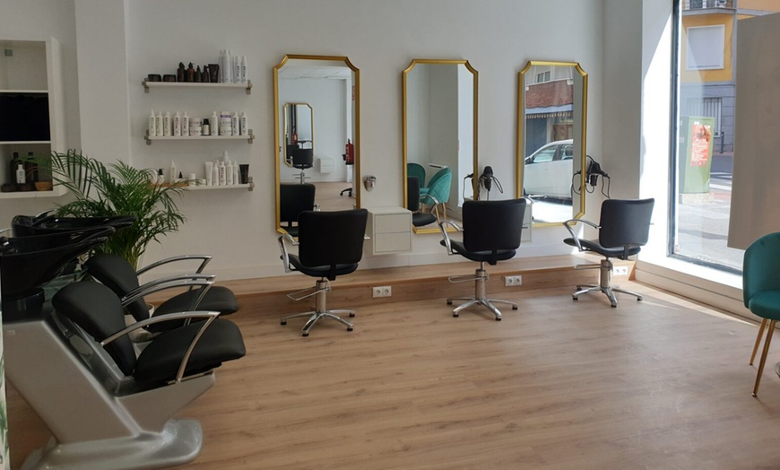 Image 3: Limpieza facial con opción a microdermoabrasión y máscara LED