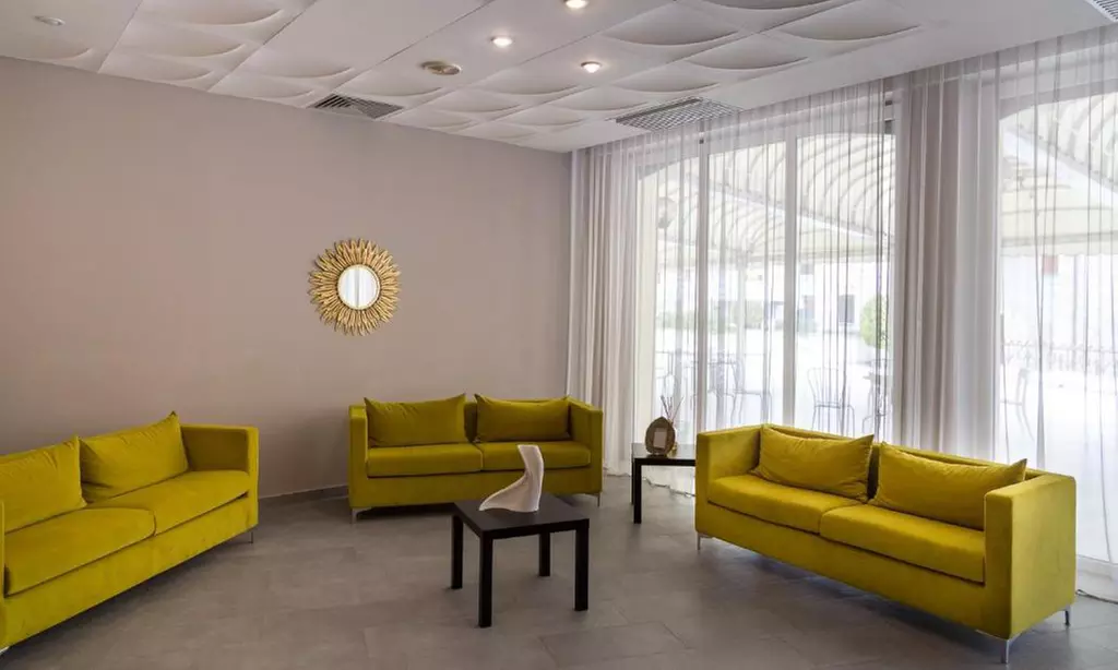 Marche: soggiorno con colazione, mezza pensione, grotte o massaggio