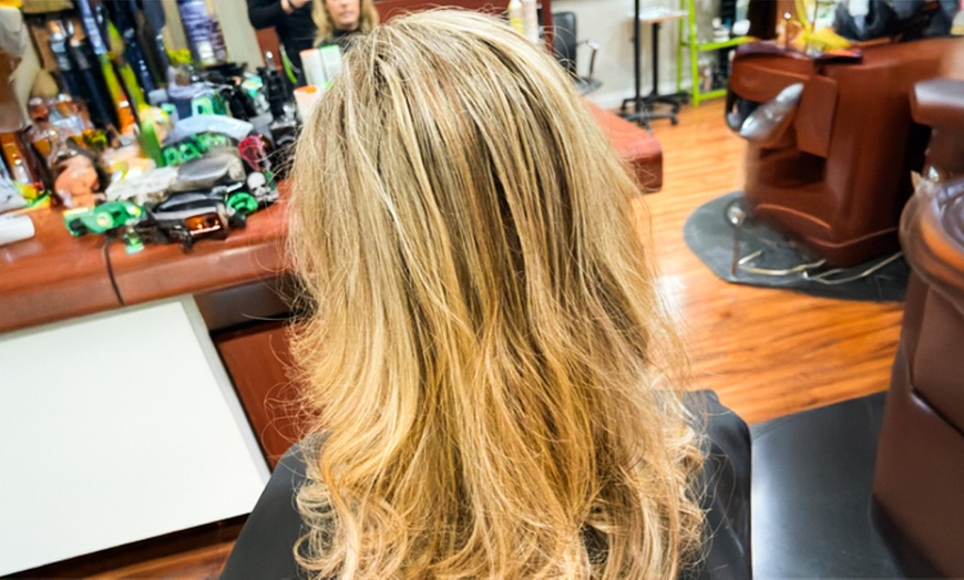 Image 3: Get a Fresh Look with Haircut and Highlights Options