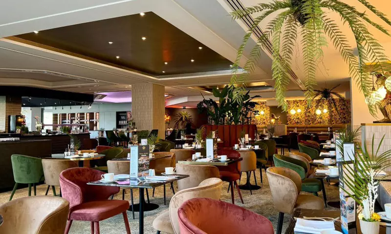 Großes Frühstücksbuffet inkl. Heißgetränken, Säften & Sekt