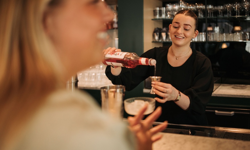 Image 16: Franse klassiekers en warme gastvrijheid in een gezellige bistro