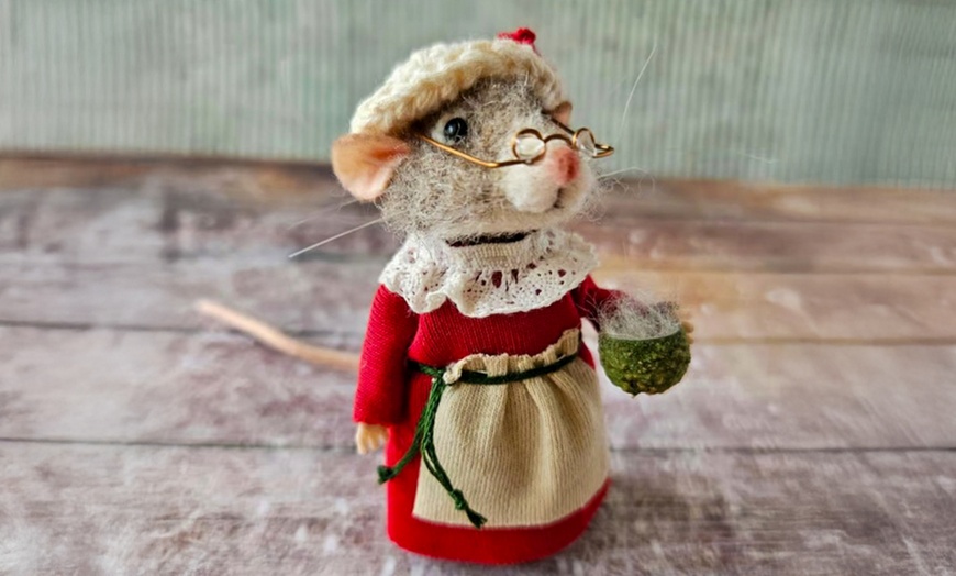 Image 5: DIY Christmas Needle-felted Mouse Decoration in Five Styles
