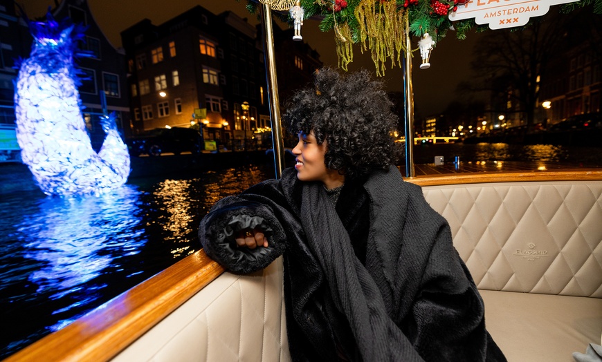 Image 14: Amsterdam Light Festival vanaf het water in een elektrische salonboot