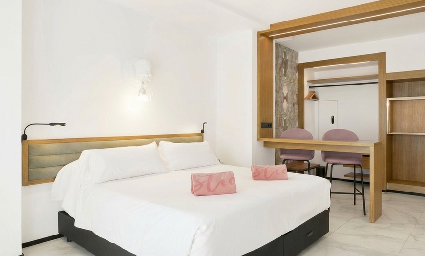 Image 4: ✈ Ibiza: Volo diretto più 3 o 7 notti in hotel 4* con Spa