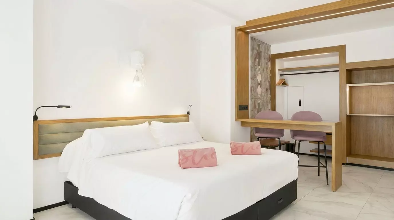 ✈ Ibiza: Volo diretto più 3 o 7 notti in hotel 4* con Spa