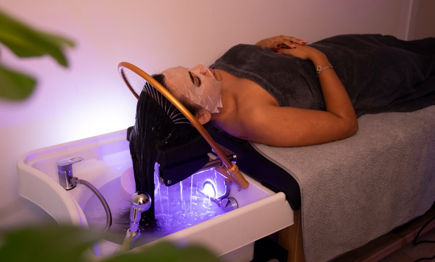 Image 2: Head spa Pro de 30 o 60 minutos con opción a tratamiento facial 