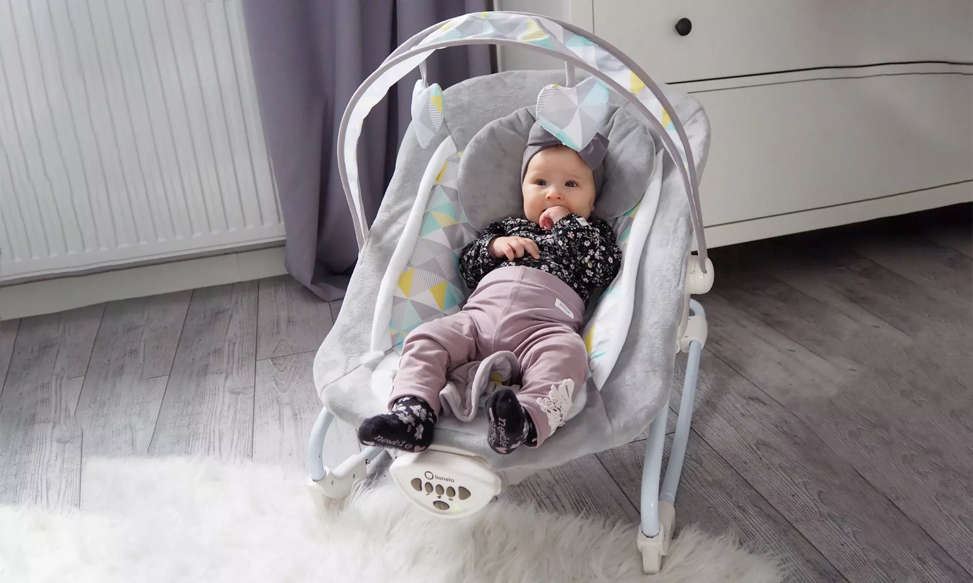 Lionelo Zoe Baby Swing Chair With Free Delivery - Primary Image