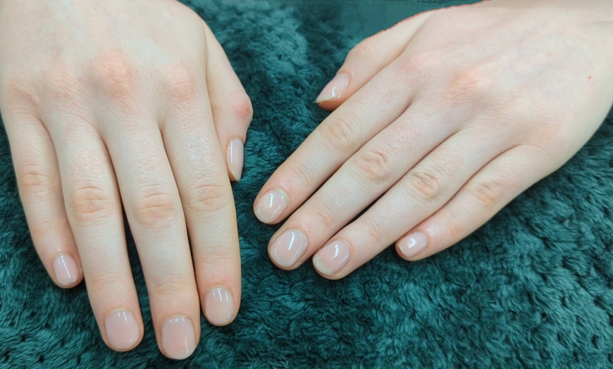 Image 2: Edgware Road: 1 or 3 Manicure Or Pedicure with Gel Polish or Both