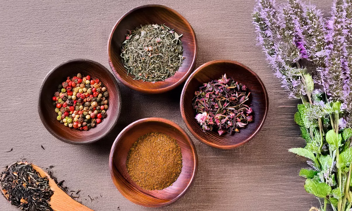 Creano Geschenk-Box „Pyramide“ mit 14 Pyramiden-Tees (bis 1,07 €/Stk.)