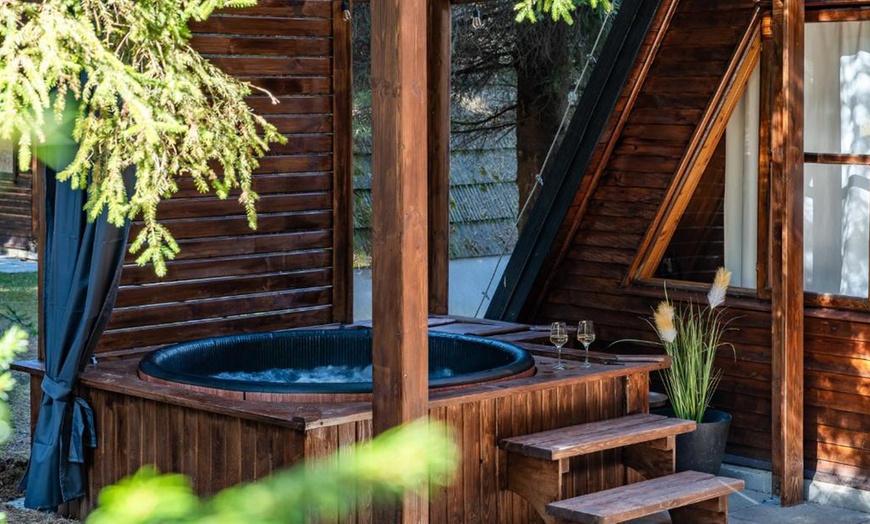 Image 2: Lubień: 2-7 nocy w domku z jacuzzi Leśna Sielanka