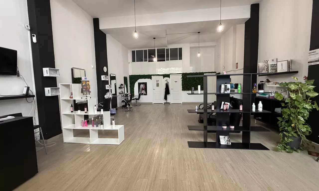 Láser con mascarilla de carbón activo o limpieza facial láser