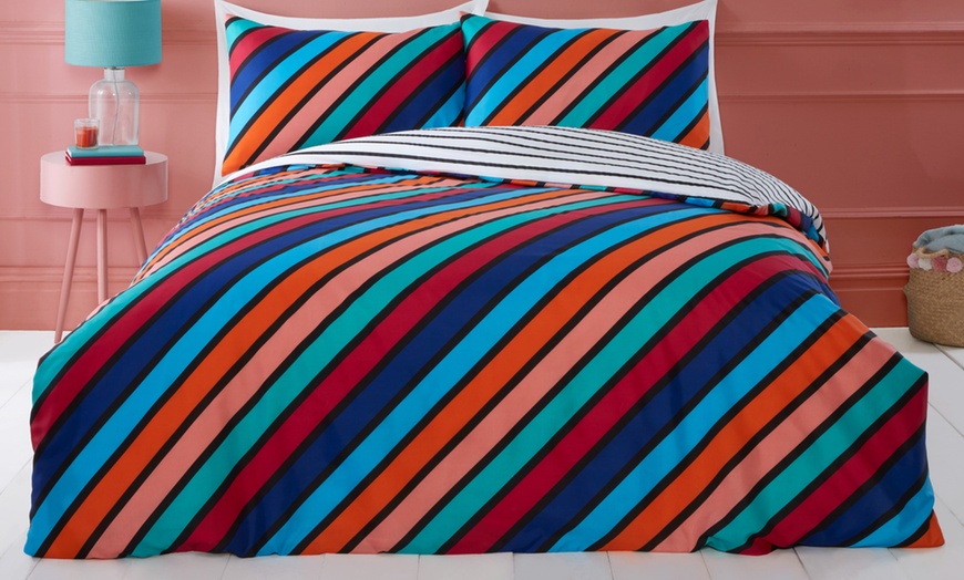 Image 1: Stripe Reversible Duvet Set