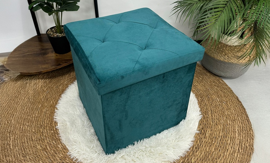 Image 19: Puff cuadrado con tapizado de terciopelo