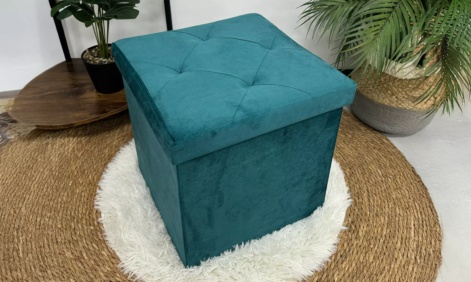 Puff cuadrado con tapizado de terciopelo