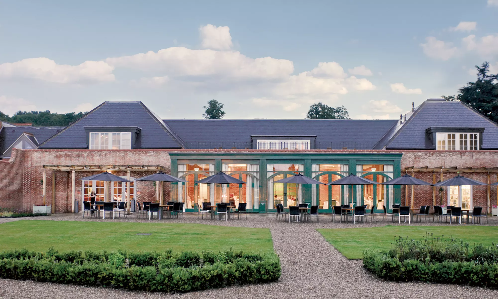 Warwickshire: 4* Double Room with Breakfast and Spa for 2