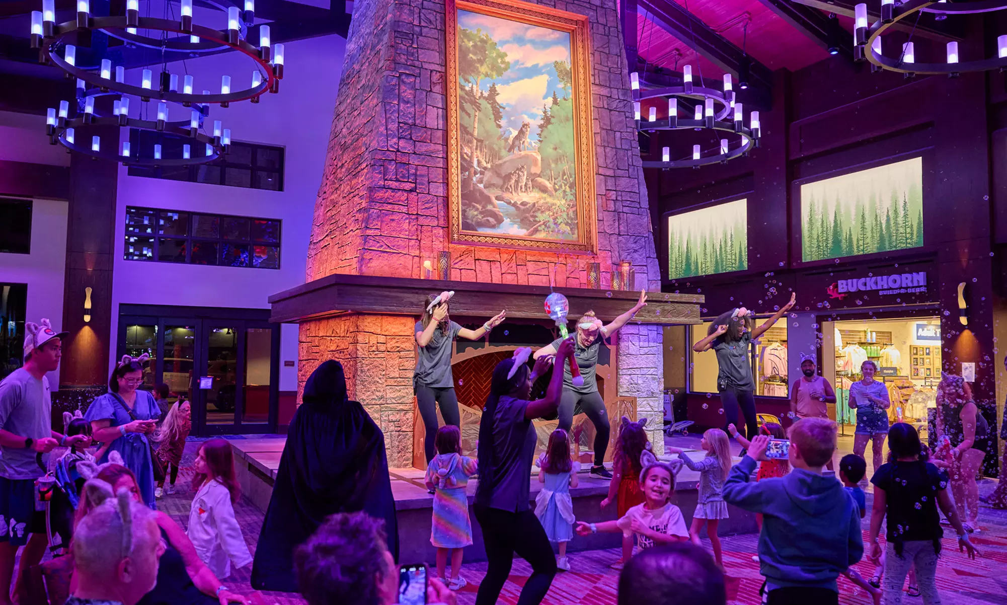 Luxury Family-Friendly Waterpark Resort in Webster with Passes