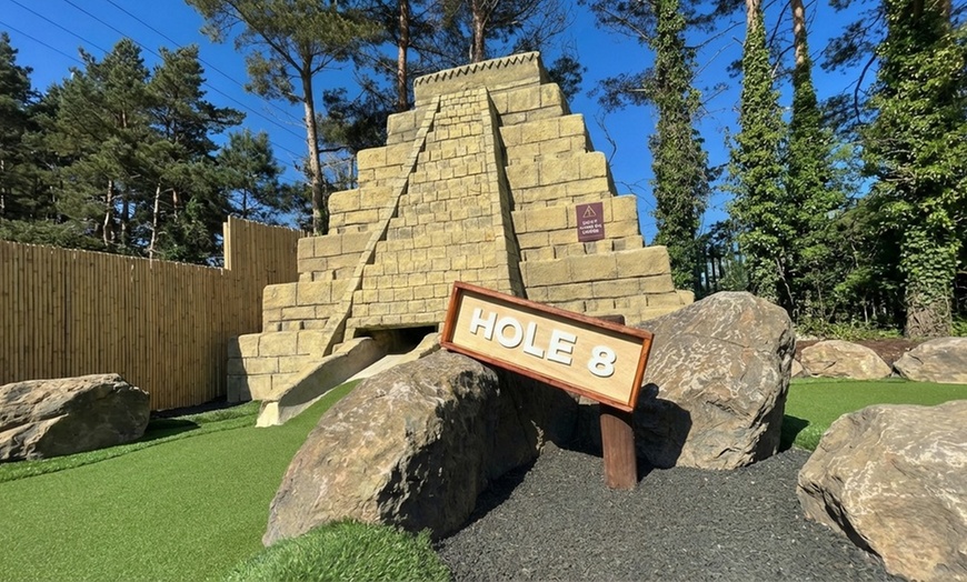 Image 2: Adventure Golf 18 Holes - Single Adult (16+), Child(4-15) Ticket