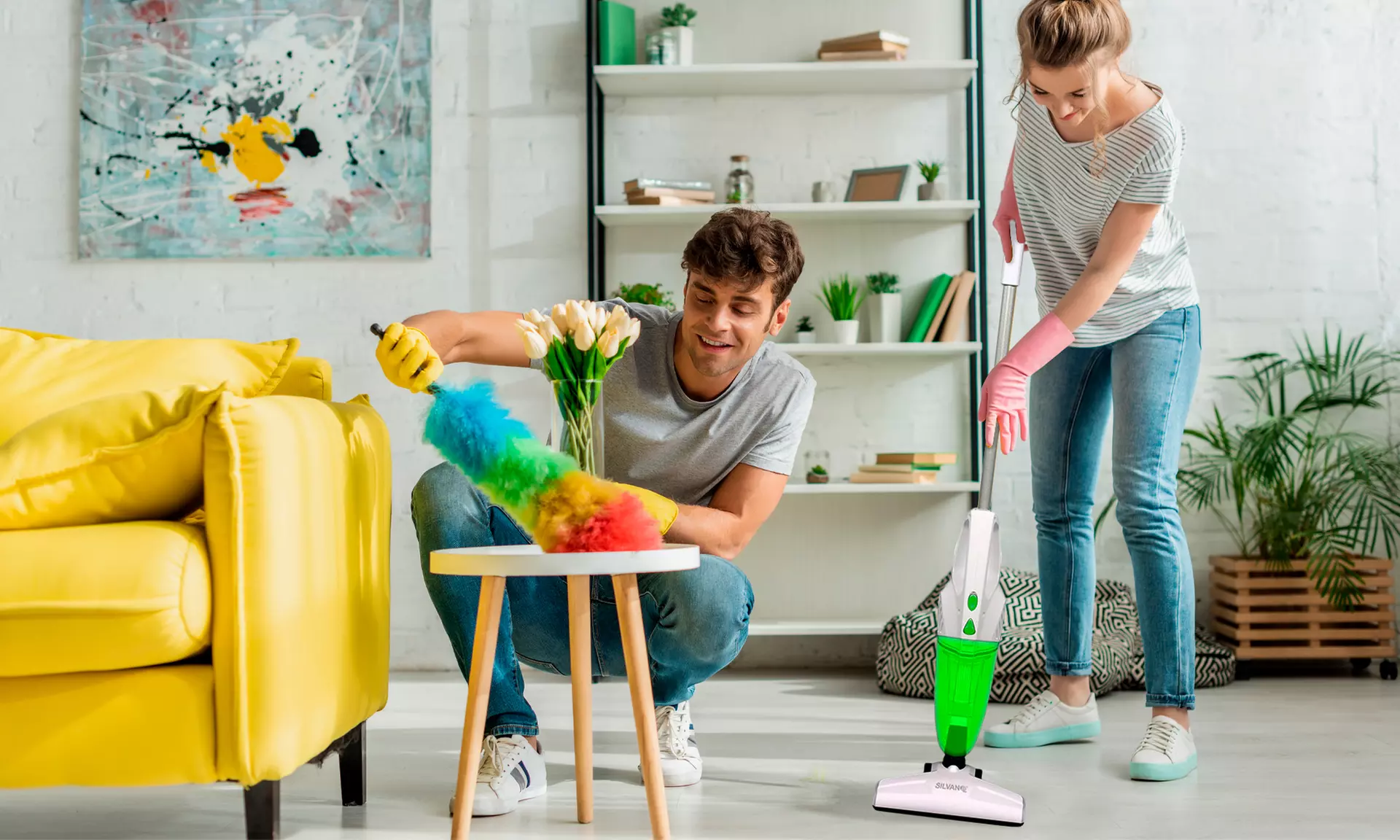 Aspirateur à main et balai 2 en 1 Silvano avec rangement vertical - Primary Image