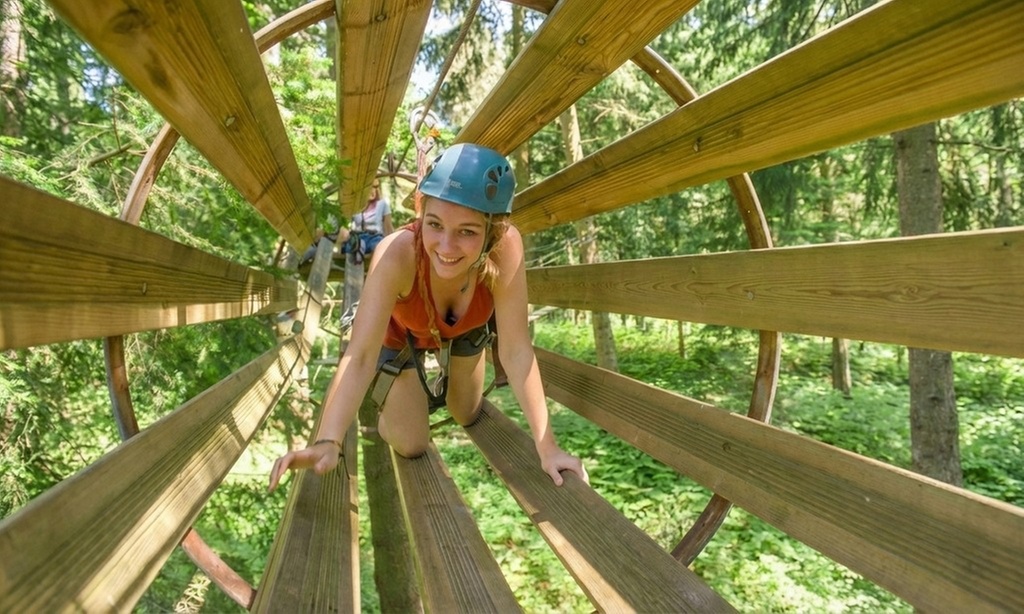 Parcours accrobranche en nature pour tous âges avec Accro Sioule