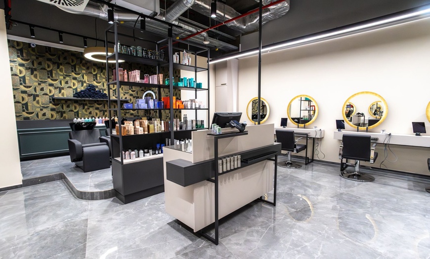 Image 1: Waschen, Schneiden, Föhnen optional inkl. Farbe oder Ansatzfarbe