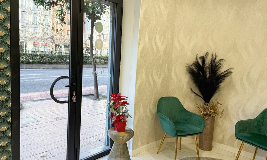 Image 6: Tratamiento capilar personalizado de exfoliación o reparación a elegir