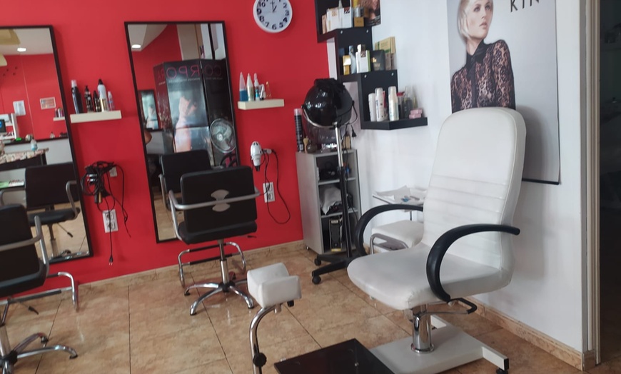 Image 7: Sesión de peluquería con lavado, masaje, cortes, tinte e hidratación