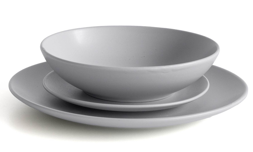 Image 12: Servizio di 18 piatti in porcellana