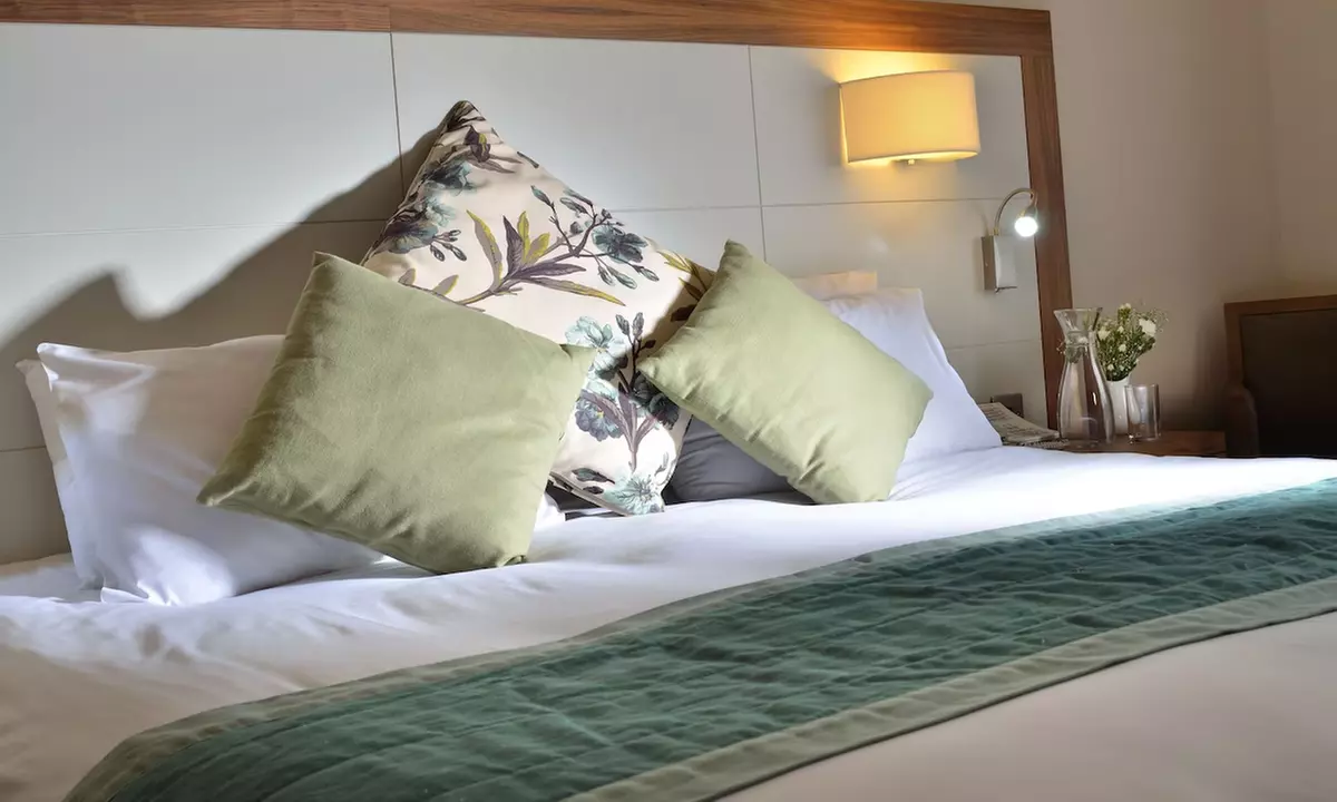 Cumbria: Double Room with Breakfast and Prosecco