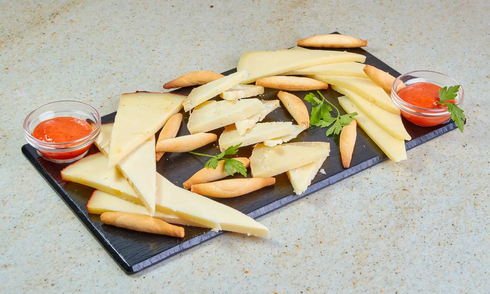 Menú para 2 o 4 personas con entrantes, principales, postres y bebida