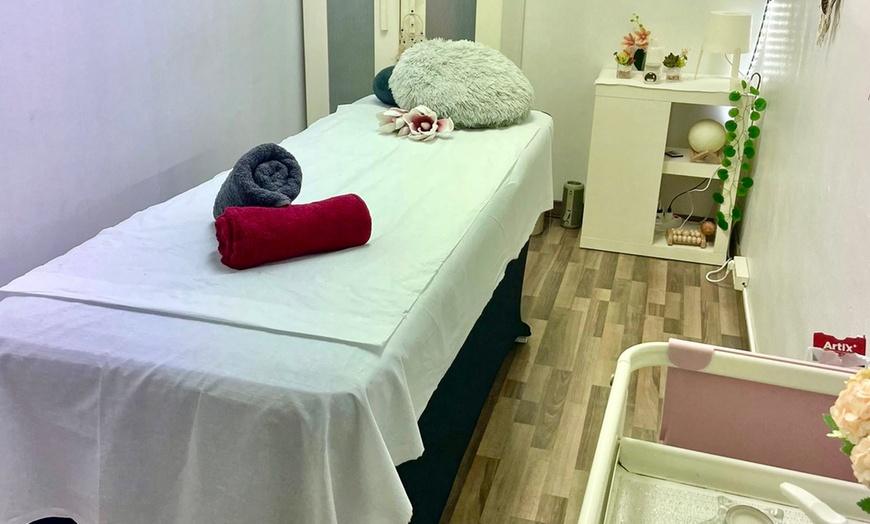 Image 3: Masaje corporal relajante de 45 o 60 minutos para 1 persona