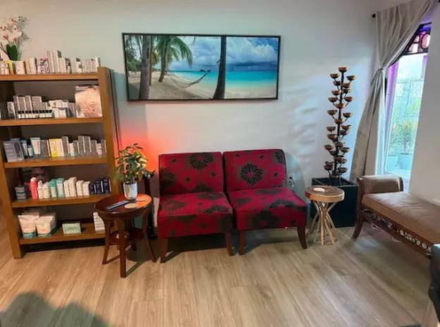 50 or 80-Min Relaxation Massage w/ Hot Stones, Foot Scrub & Hot Towels