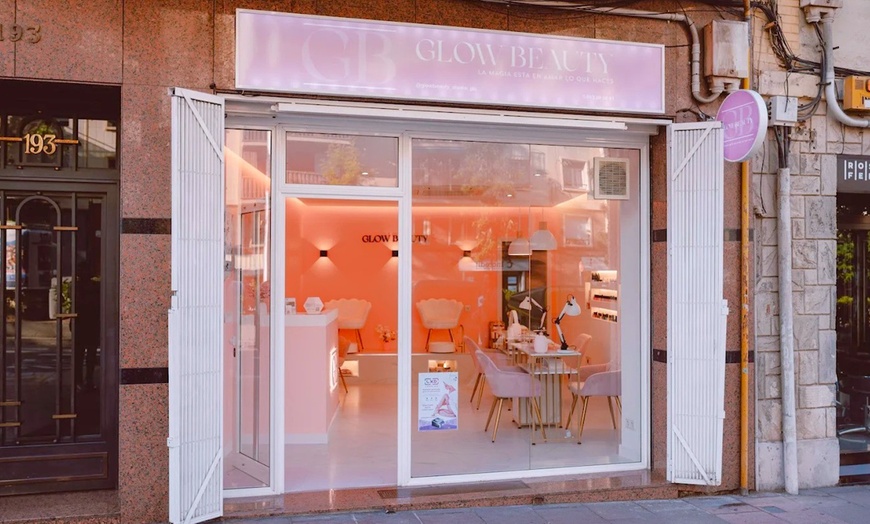 Image 9: Sesión de manicura y/o pedicura con esmaltado normal o semipermanente