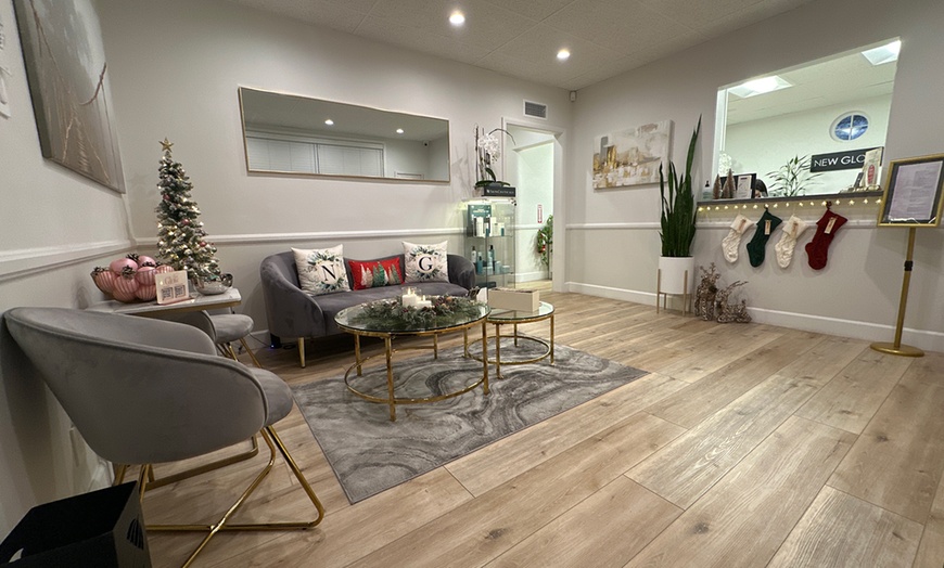 Image 5: Achieve a Youthful Look with 20, 40, 50, or 60 Units of Botox 