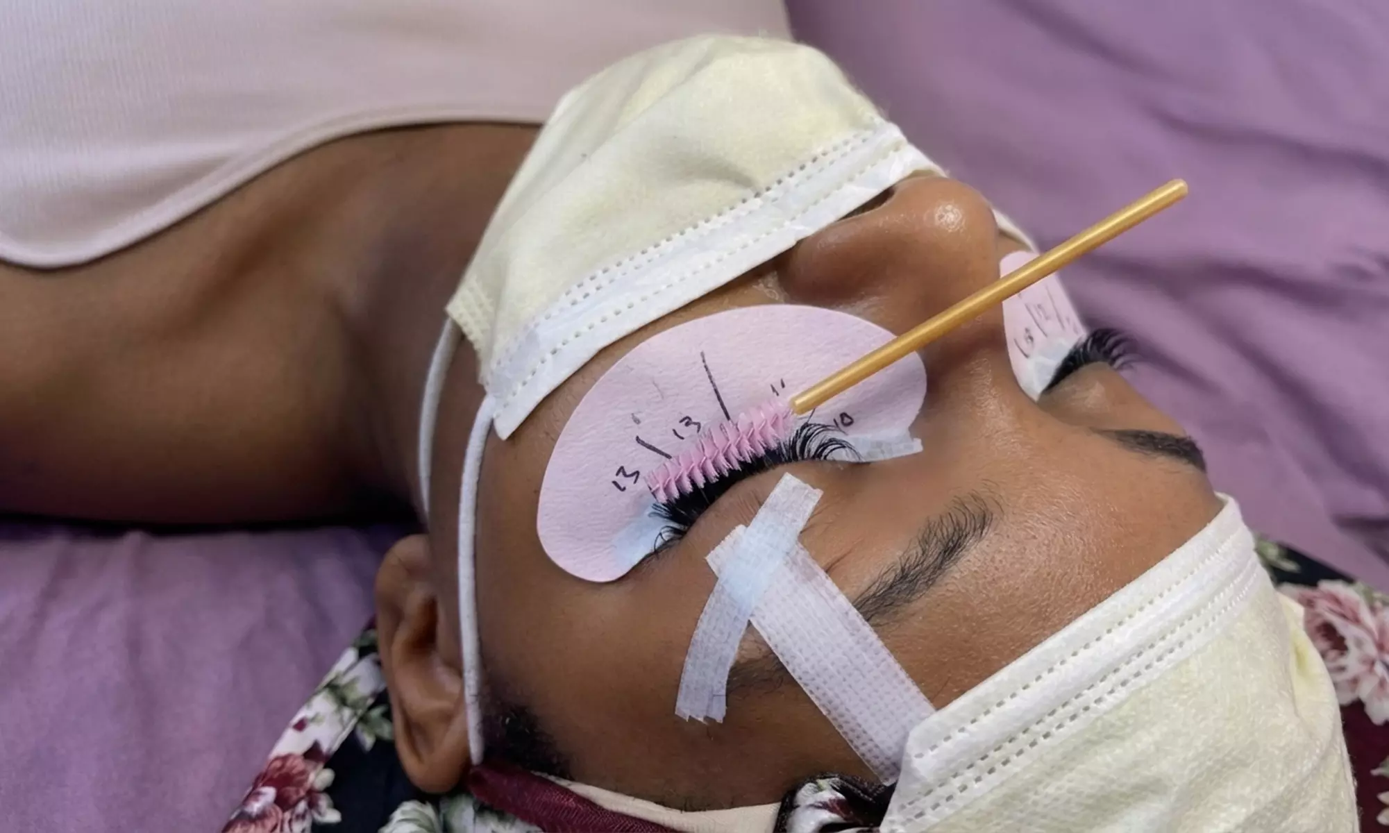 Get a Full Set of Classic or 3D/6D Volume Eyelash Extensions