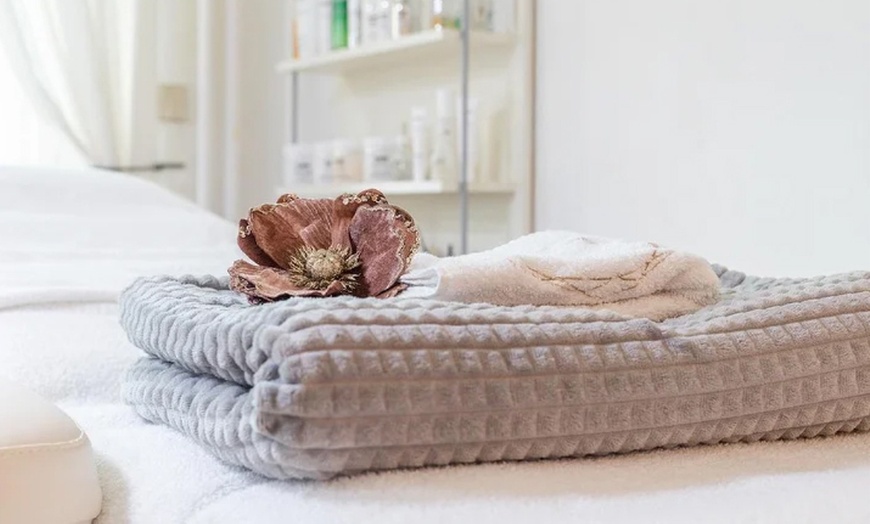 Image 6: 1 oder 2x Microneedling mit Hyaluron inkl. Diamant-Mikrodermabrasion