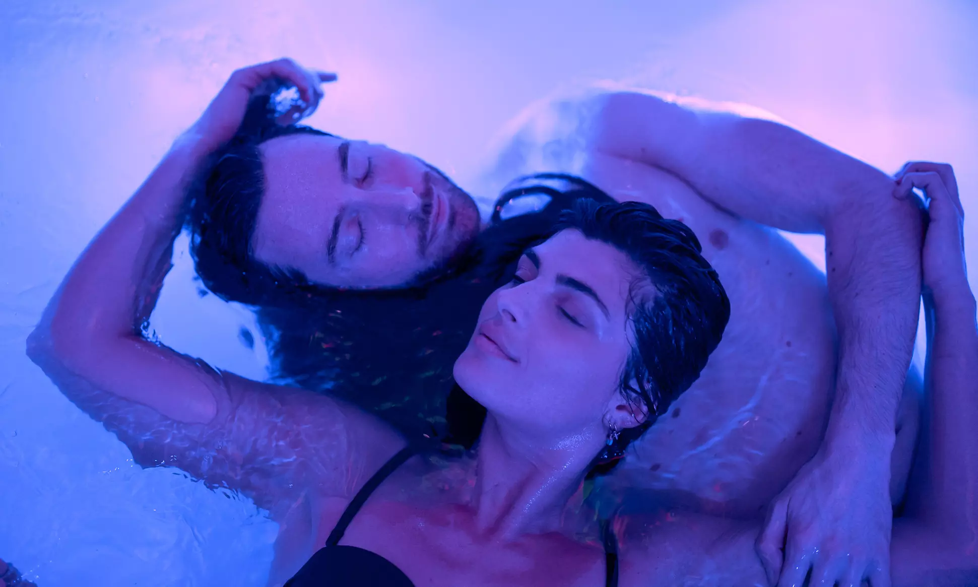 Flottaison en amoureux, demi-bouteille de champagne et sel d'Epsom en option (jusqu'à 42% de remise) - Primary Image