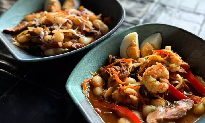 Menú coreano con seteu a compartir, 2 principales, postre y bebidas