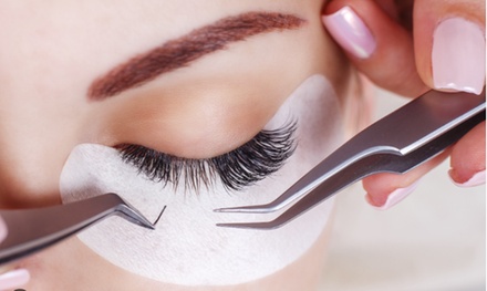 One Full Set of Nature Classic Eyelash Extensions with 100 Pieces Total - La Vita Nails And Lashes