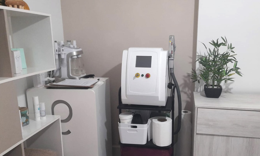 Image 3: 1 o 2 sesiones de mesoterapia facial con cóctel de vitaminas