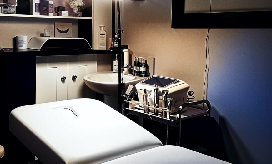 Image 2: 30 minute Massage or Two x 30 minute treatments at Look Stunning, Bradford At Look Stunning (Up to 44% Off)