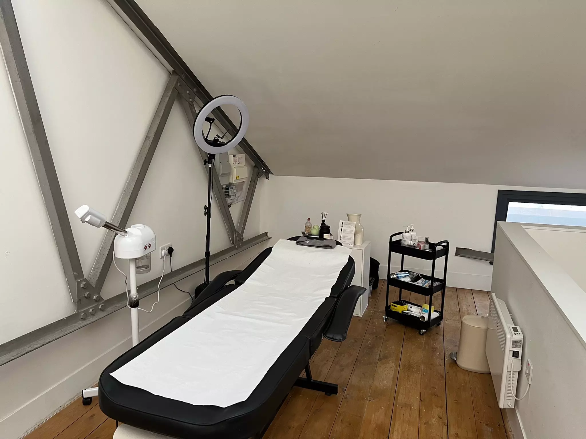 Up to 49% Off on Facial - Chemical Peel at FX Beauty - Image 2