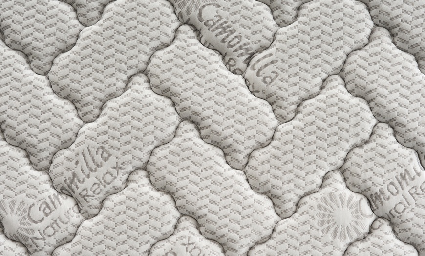 Image 2: Topper in memory foam con rivestimento camomilla