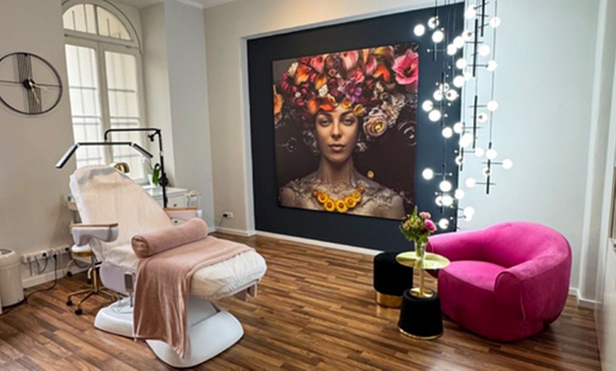 Image 2: Basis-Pflege-Behandlung mit Ausreinigung & Maske oder Gesichts-Massage