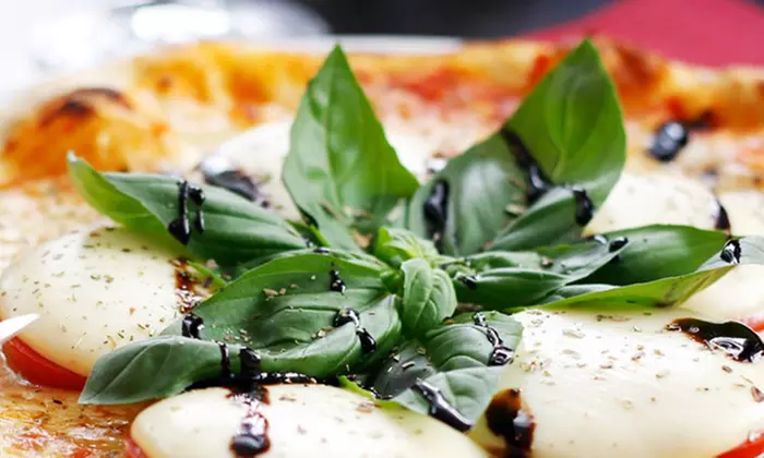 Pizza oder Pasta & Dessert oder Salat nach Wahl für 1 oder 2 Personen