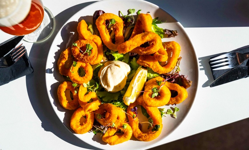 Image 5: Plan Beach con vistas al mar y opciones de menú para 2 o 4 personas