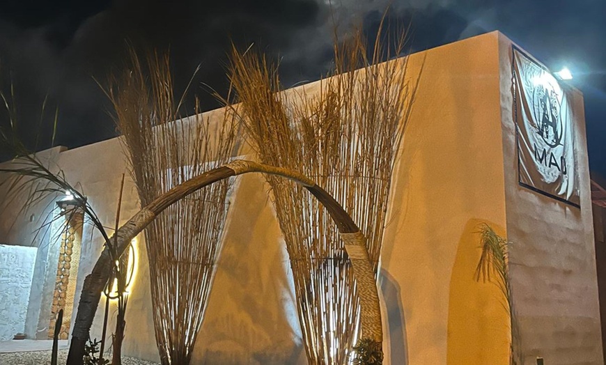 Image 2: Cena especial con vistas al mar: menú con cóctel incluido para 2 o 4