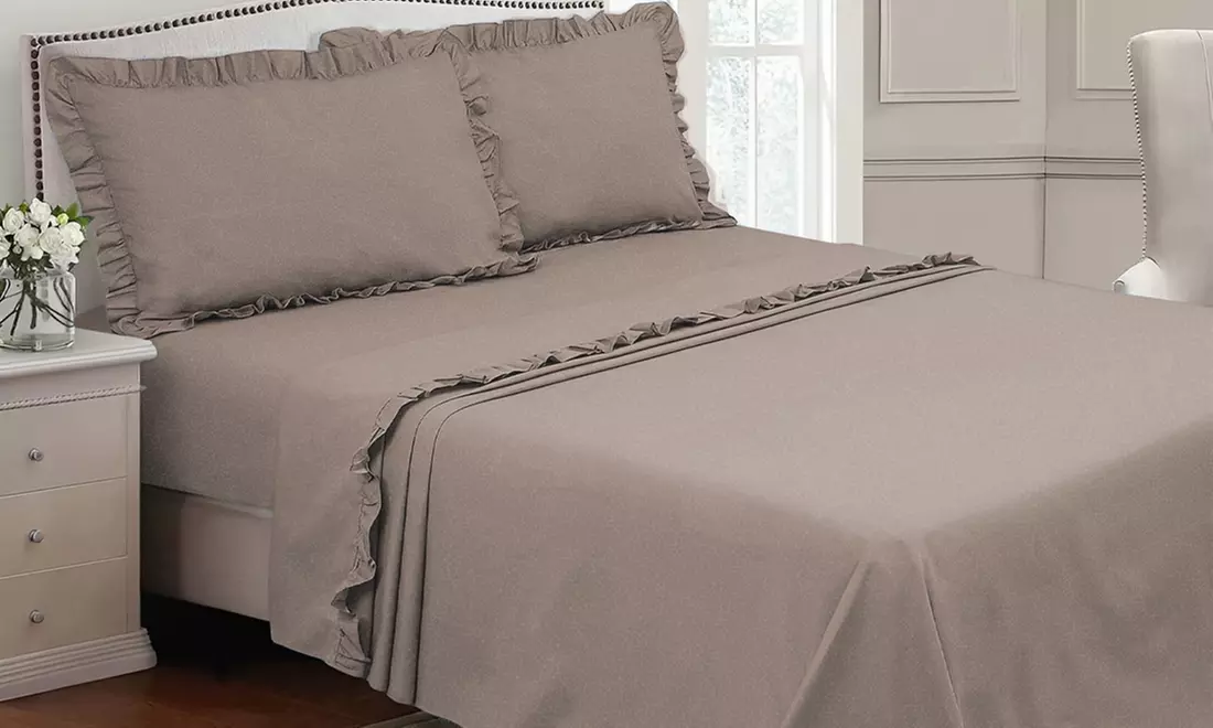 Beddengoedset met ruches voor een tweepersoonsbed