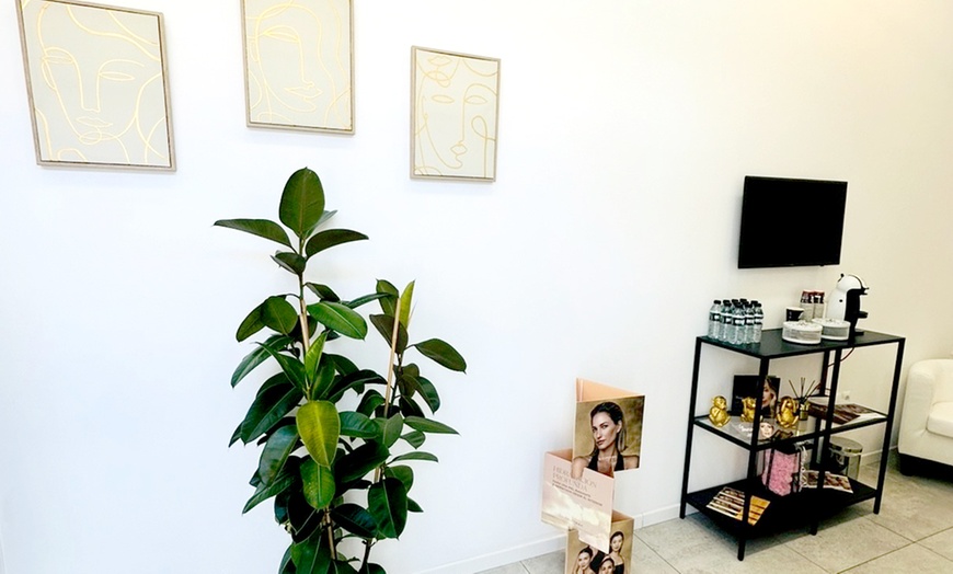 Image 3: Vial infiltrado de relleno dérmico en zona a elegir