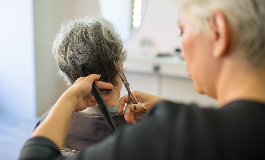 Image 5: Style Cut & Blow Wave w/ Optional Wash, Half Head Foils, Colour & More